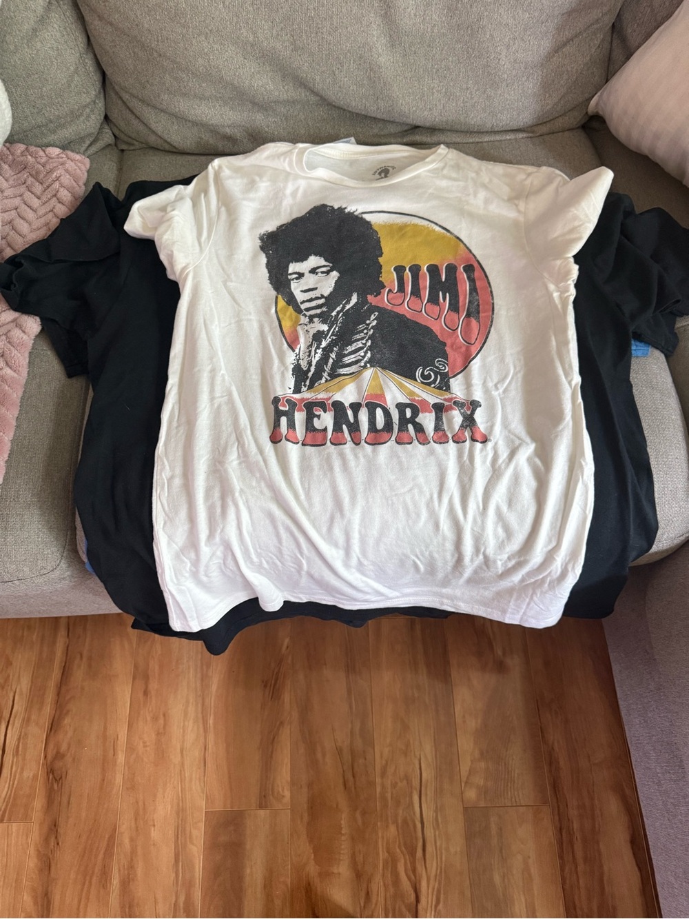 5 Vintage Tee Lot Unisex Jimmy Hendrix, The Black Crowes, Heart tour etc..